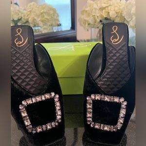 NEW IN BOX. SAM EDELMAN LAVINA JEWEL BUCKLE MULES.  BLACK VELVET.  SIZE 7.5.